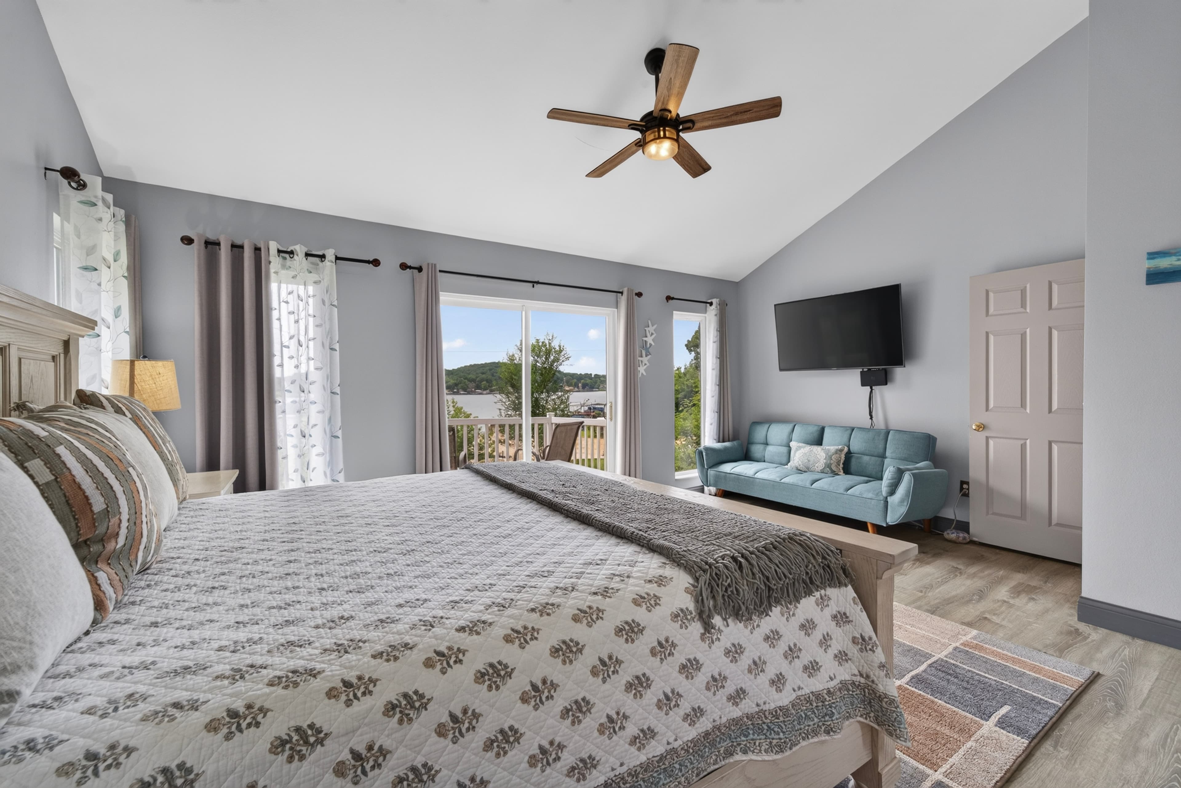 Front queen bedroom