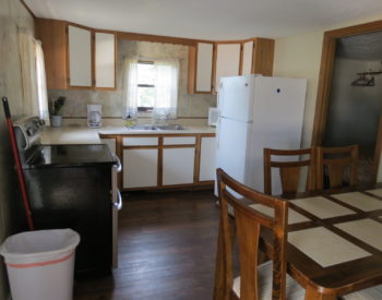 https://www.val-e-vueresort.com/wp-content/uploads/Cabin-7-kitchen-350x275.jpg