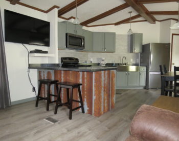 https://www.val-e-vueresort.com/wp-content/uploads/Cabin-8-kitchen-350x275.jpg