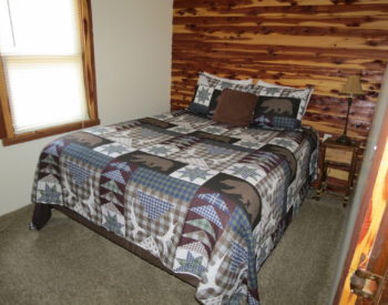 https://www.val-e-vueresort.com/wp-content/uploads/cabin-5-bedroom-350x275.jpg