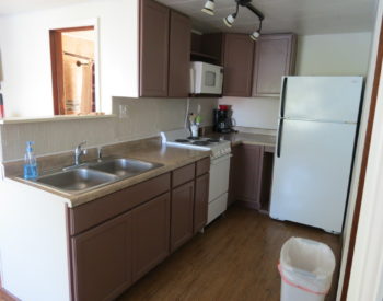 https://www.val-e-vueresort.com/wp-content/uploads/cabin-6-kitchen-350x275.jpg